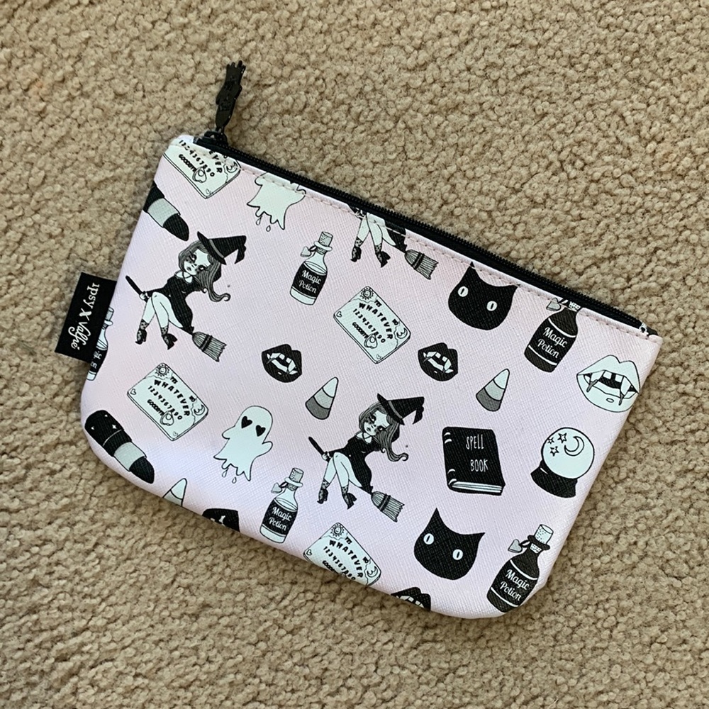 Like New 💕Halloween Ipsy Valfre bag